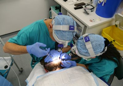 crown_clinic_-_dr_shahmalak_extracting_follicles_from_back_of_head_3__large-min